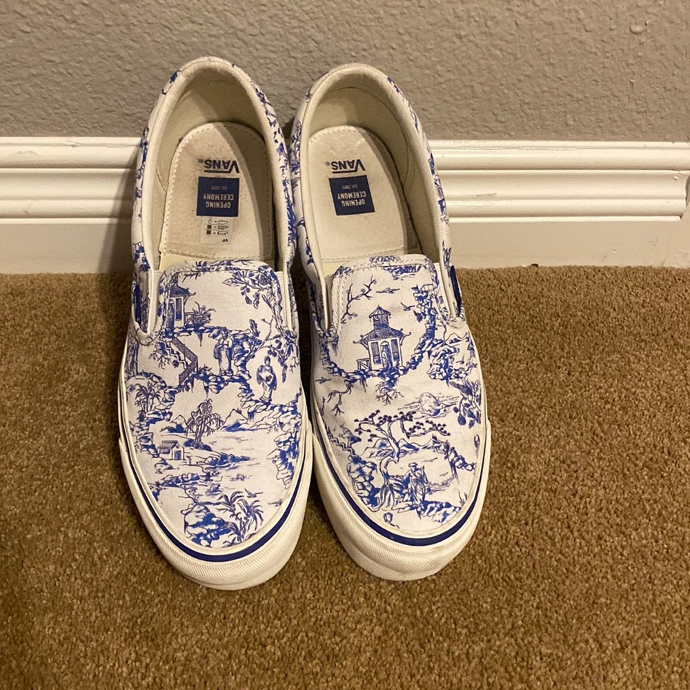 Men’s white and blue pattern Vans